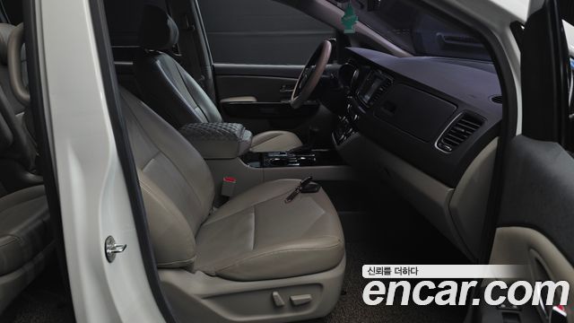 Kia Canival 2019 — photo 16