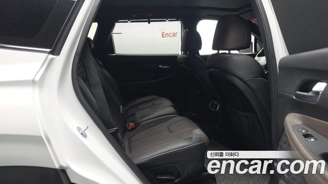 Hyundai Santafe 2023 — photo 18