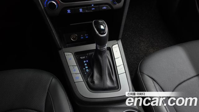Hyundai AVANTE 2016 — photo 9