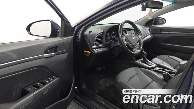 Hyundai AVANTE 2016 — photo 10