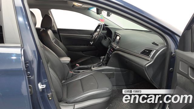 Hyundai AVANTE 2016 — photo 11