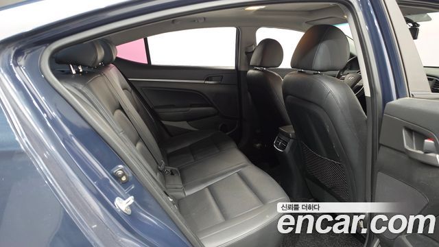 Hyundai AVANTE 2016 — photo 12