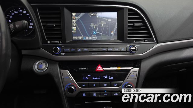 Hyundai AVANTE 2016 — photo 14