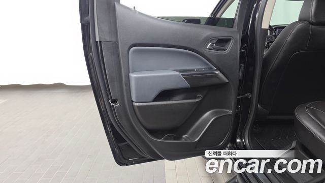 Chevrolet Korea Colorado 2022 — photo 15
