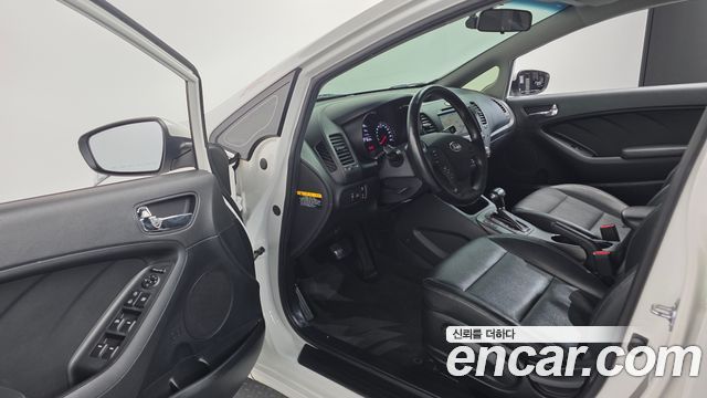 Kia K3 2013 — photo 10
