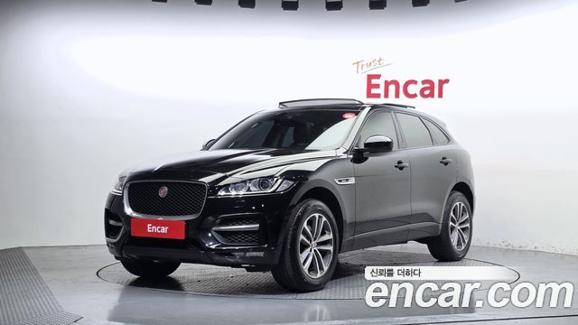 Jaguar F-PACE 2017 — photo 1