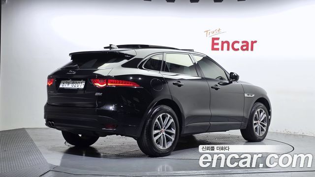Jaguar F-PACE 2017 — photo 2