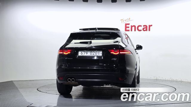 Jaguar F-PACE 2017 — photo 4