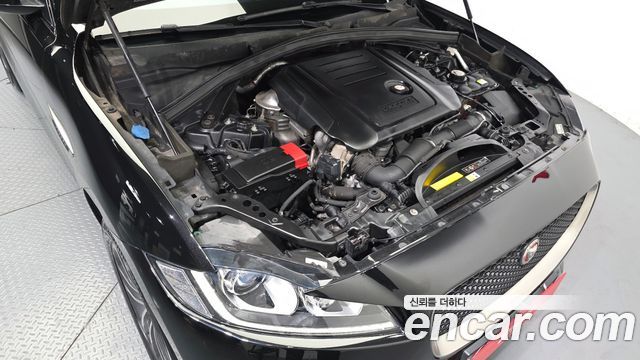 Jaguar F-PACE 2017 — photo 6