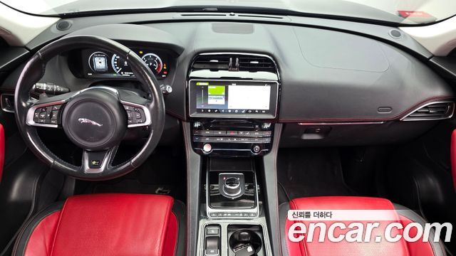 Jaguar F-PACE 2017 — photo 7