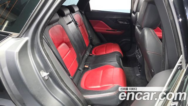 Jaguar F-PACE 2017 — photo 12