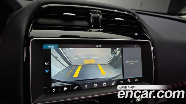 Jaguar F-PACE 2017 — photo 15