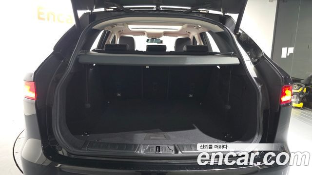 Jaguar F-PACE 2017 — photo 20