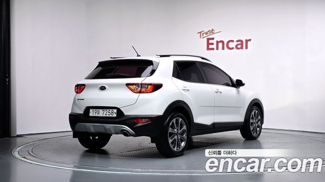 Kia Stonic 2018 — photo 2