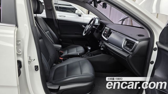 Kia Stonic 2018 — photo 11