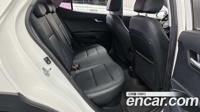 Kia Stonic 2018 — photo 12
