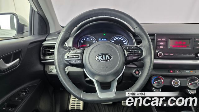 Kia Stonic 2018 — photo 13