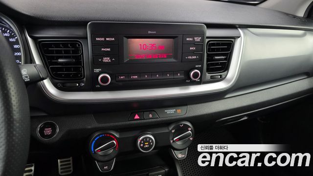 Kia Stonic 2018 — photo 14