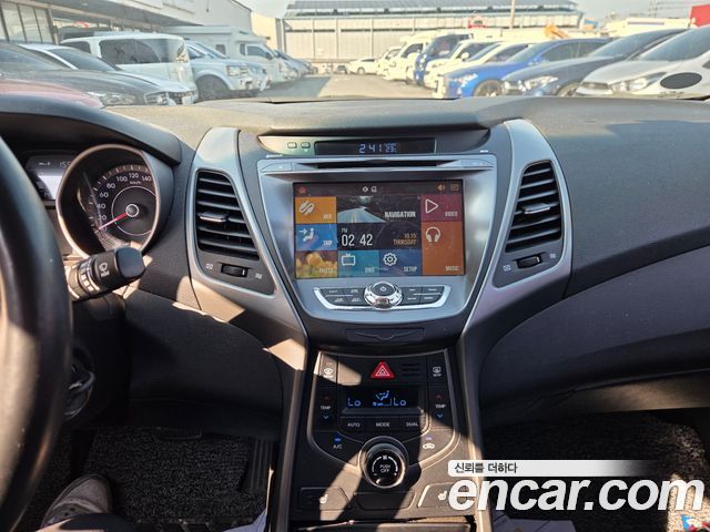 Hyundai AVANTE 2016 — photo 8