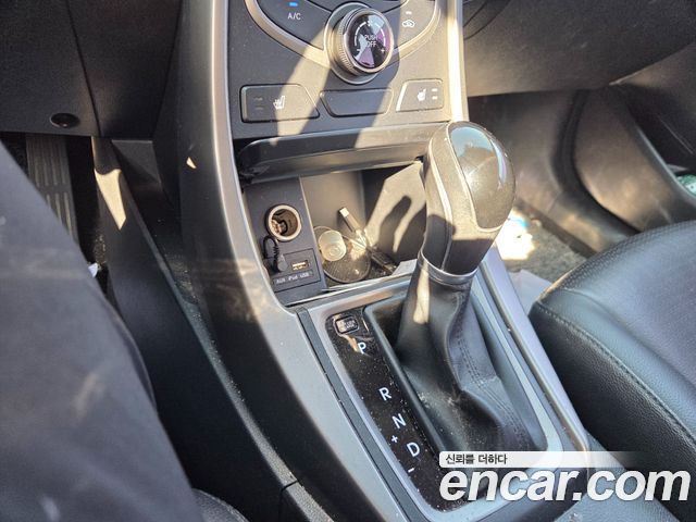 Hyundai AVANTE 2016 — photo 9