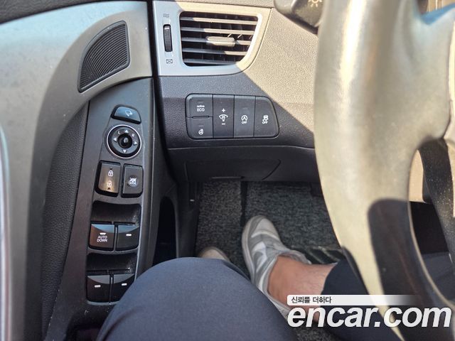 Hyundai AVANTE 2016 — photo 10