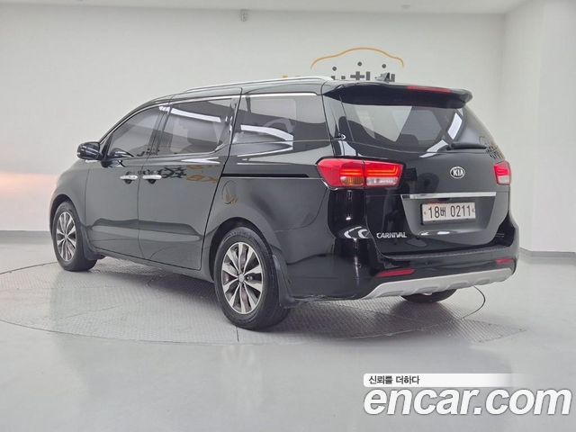 Kia Canival 2017 — photo 3