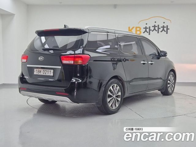 Kia Canival 2017 — photo 4