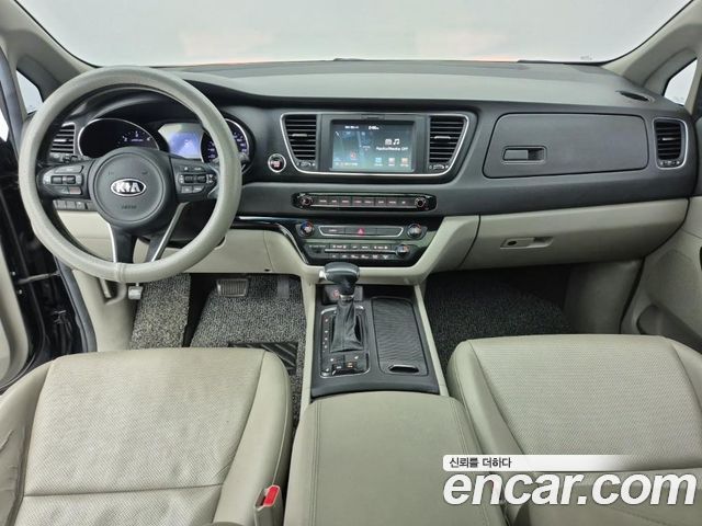 Kia Canival 2017 — photo 5