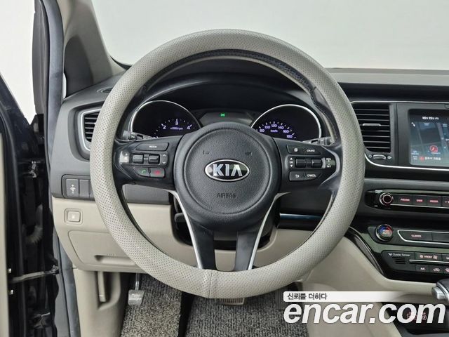 Kia Canival 2017 — photo 9
