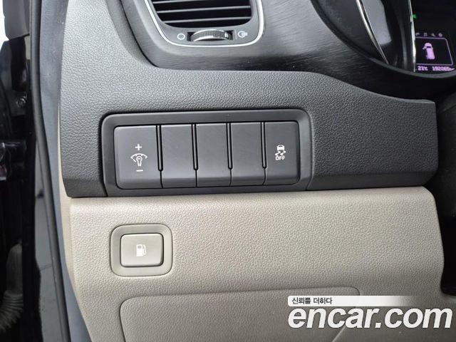 Kia Canival 2017 — photo 17