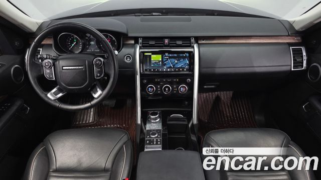 Land Rover Discovery 2017 — photo 10