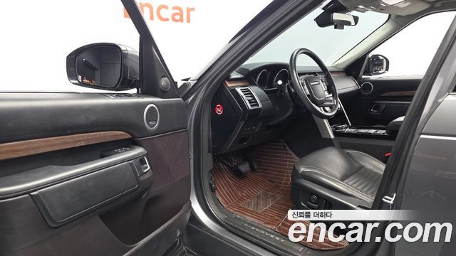 Land Rover Discovery 2017 — photo 13