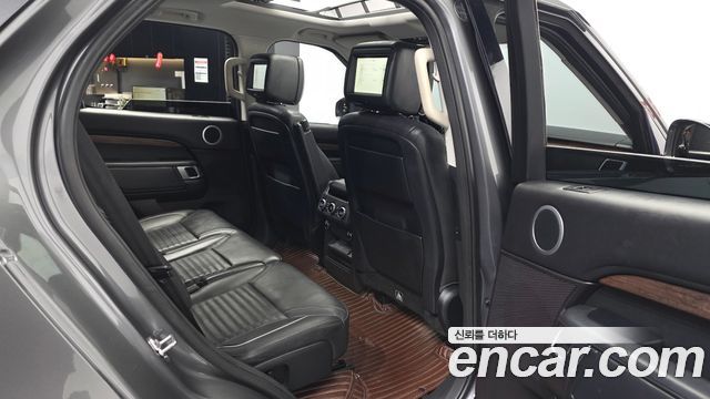 Land Rover Discovery 2017 — photo 18