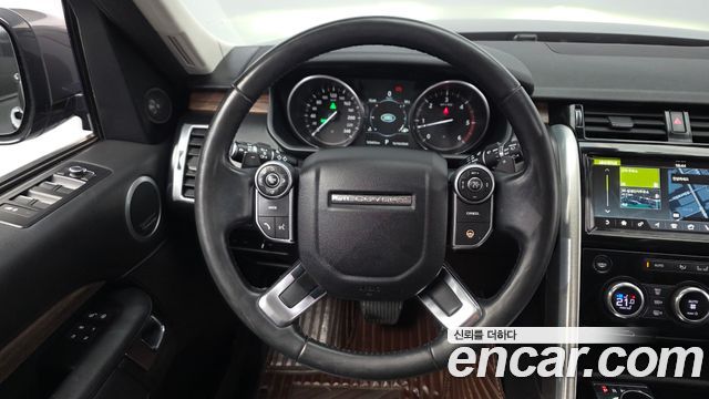 Land Rover Discovery 2017 — photo 19
