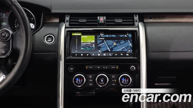 Land Rover Discovery 2017 — photo 20