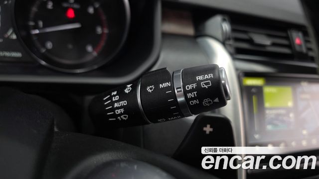Land Rover Discovery 2017 — photo 24