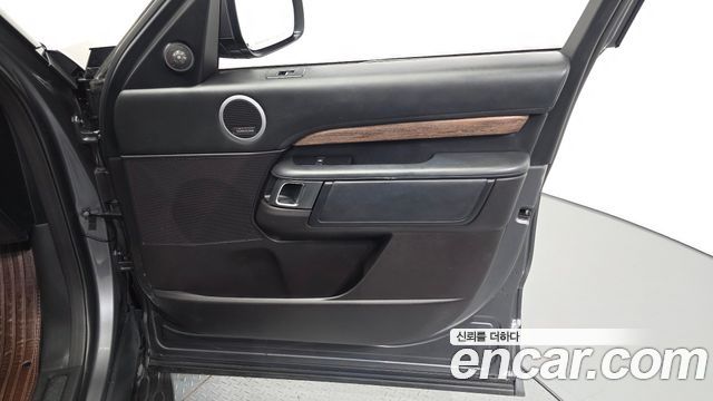 Land Rover Discovery 2017 — photo 14