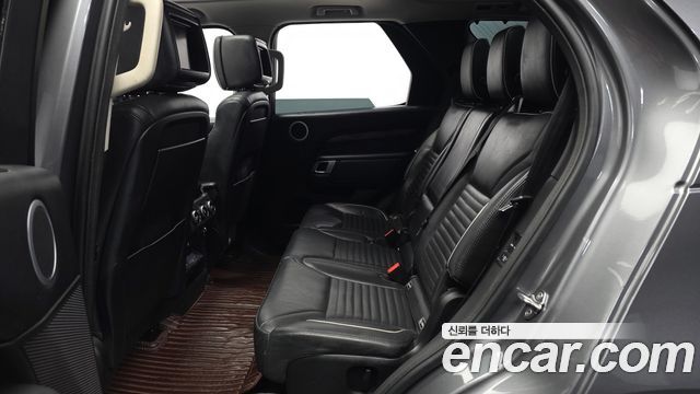 Land Rover Discovery 2017 — photo 16