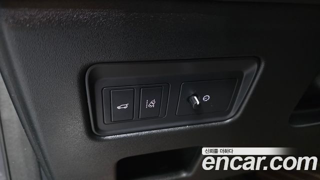 Land Rover Discovery 2017 — photo 27