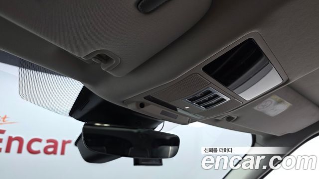 Land Rover Discovery 2017 — photo 28