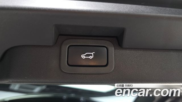 Land Rover Discovery 2017 — photo 33