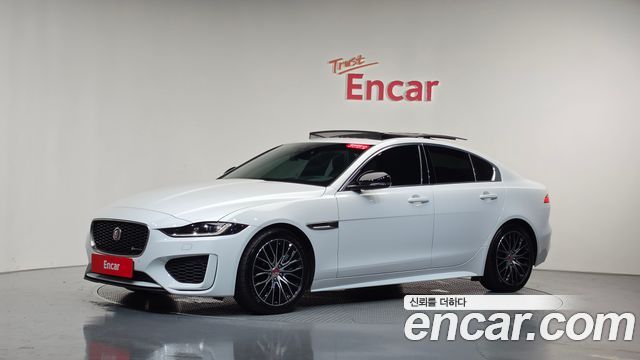 Jaguar XE 2020 — photo 40