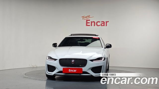 Jaguar XE 2020 — photo 3