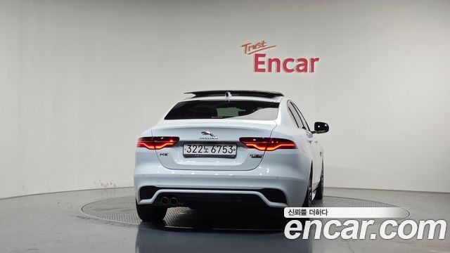 Jaguar XE 2020 — photo 4