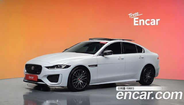Jaguar XE 2020 — photo 1