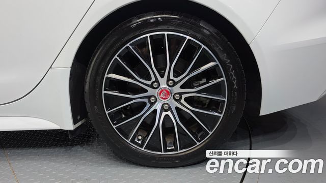Jaguar XE 2020 — photo 7