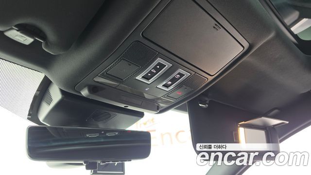 Jaguar XE 2020 — photo 28
