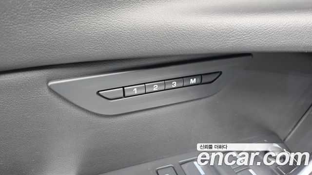 Jaguar XE 2020 — photo 33
