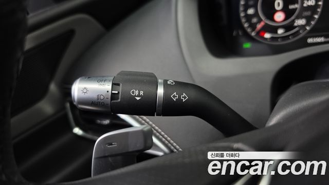 Jaguar XE 2020 — photo 38