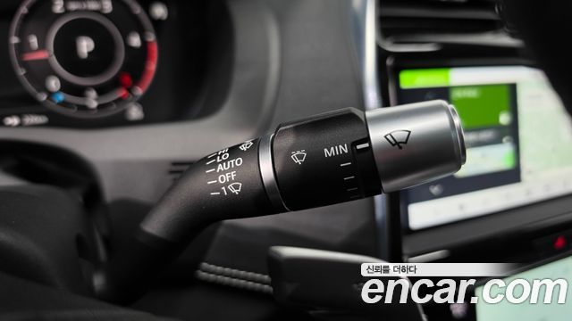Jaguar XE 2020 — photo 39